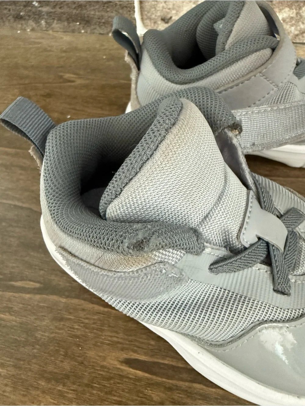 Jordan Stay Loyal 3 Wolf Grey Toddler Velcro Sneaker US 7C